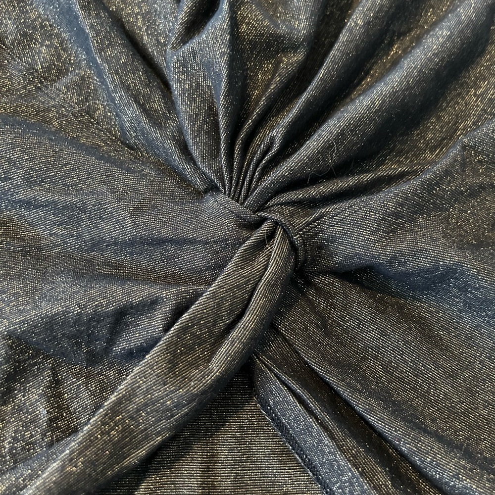 Lululemon Crescent T-Shirt *Spark Metallic 
Size 10
Black Gold 
Limited Edition - Picture 2 of 6
